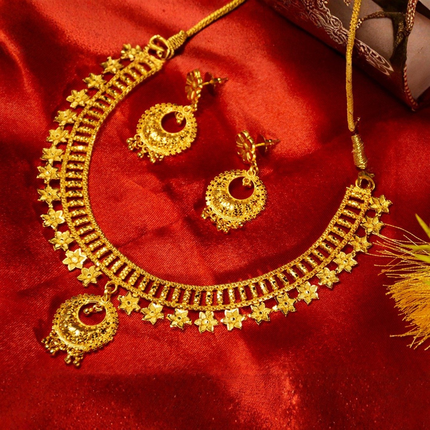 Zenvy Creation Premium 24KT Gold-Plated Floral Choker Necklace Set - Image 3